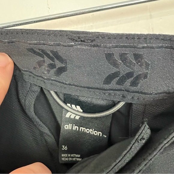 All In Motion Black Cargo Golf Shorts Men's Waist 36 Athletic - Picture 2 of 3